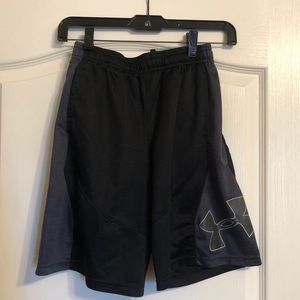 Black Under Armour shorts
